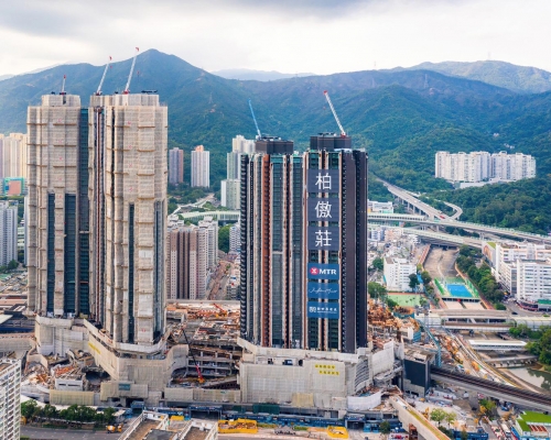 柏傲莊上載樓書，主打三房戶。