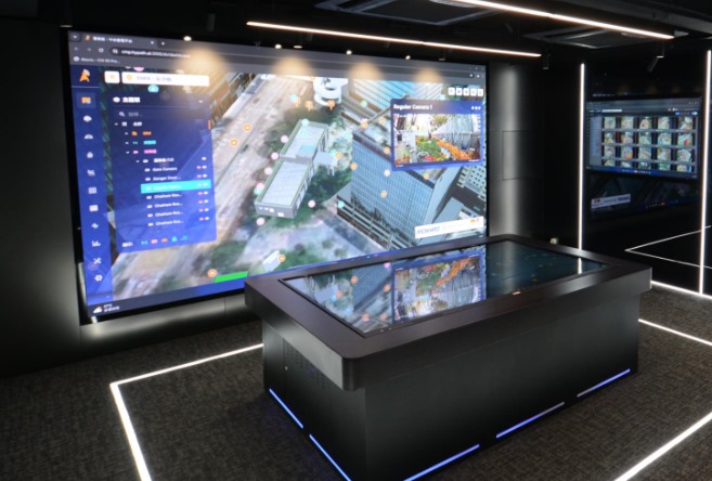 俊和透過業界首個一站式智能中央管理平台「SmartZone」系統，實時監控多工地安全狀況。