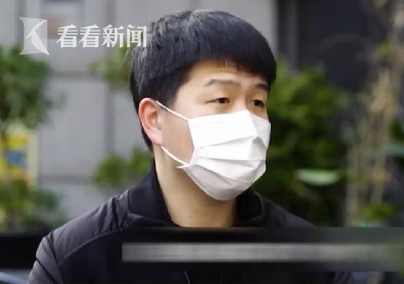 康复的武汉男子在接受访问时，字里间对杨护士表达感激之情。网图