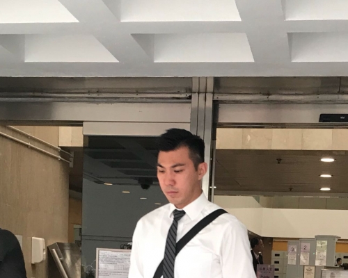 探員何斌成。