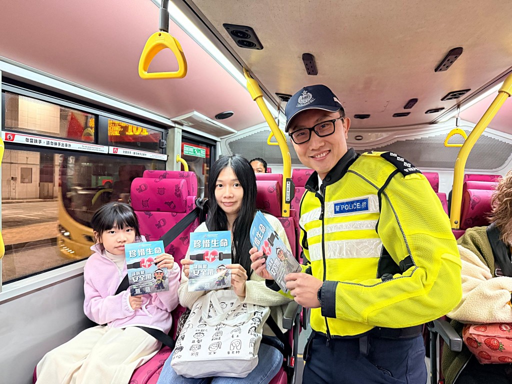 警方在多區大型交通交匯處及旅客乘車熱點加強宣傳。警方提供 警方在多區大型交通交匯處及旅客乘車熱點加強宣傳。警方提供