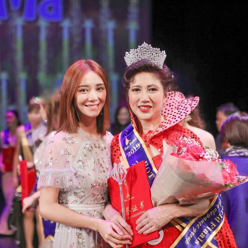 倪晨曦興奮表示:「I’m so proud of my Mama!」