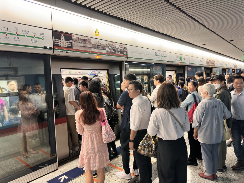 港鐵商場會推出「投票有禮」抽獎活動,提供超過三百份、由一千港元至最高五萬港元的港鐵商場電子優惠券。 港鐵商場會推出「投票有禮」抽獎活動,提供超過三百份、由一千港元至最高五萬港元的港鐵商場電子優惠券。