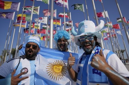 來自烏拉圭的球迷在旗幟廣場打卡。