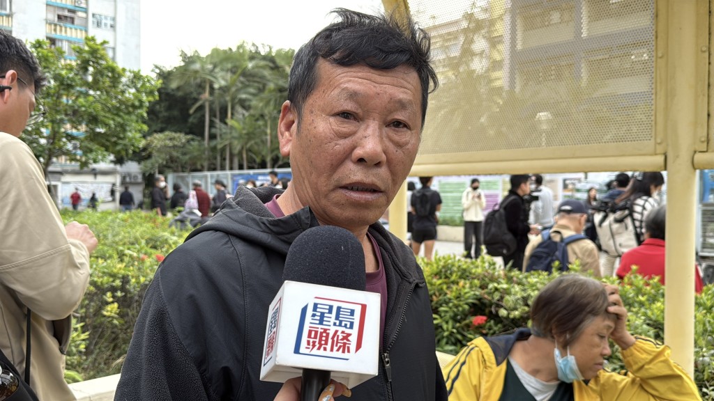 二人由昨日下午3時許至今一直未收到女兒的消息。曹露尹攝