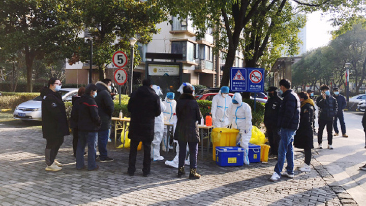 蘇州在全市多處為民眾核酸檢測。網圖