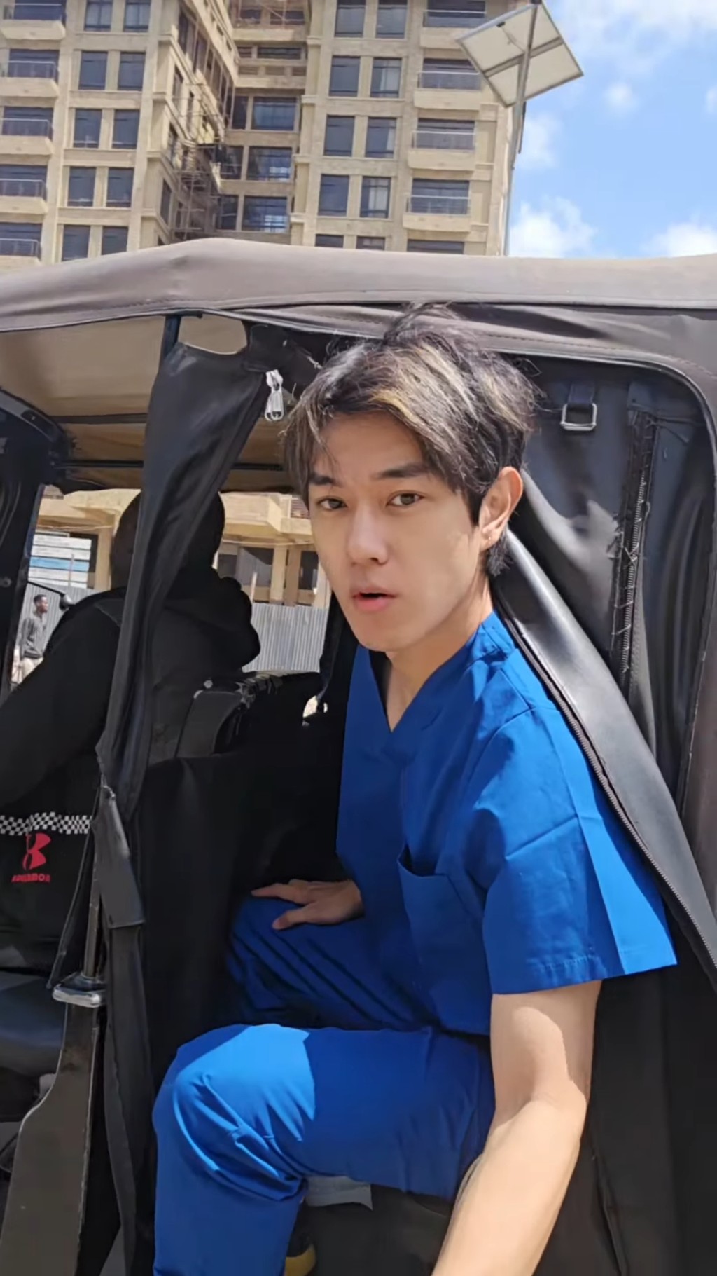 此舉引來網民質疑涉事醫生洩露病人私隱。