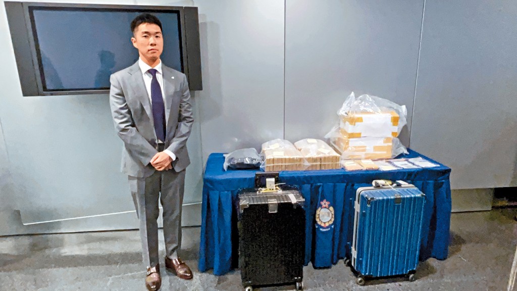 警方毒品調查科高級督察李俊岷,講述案件。