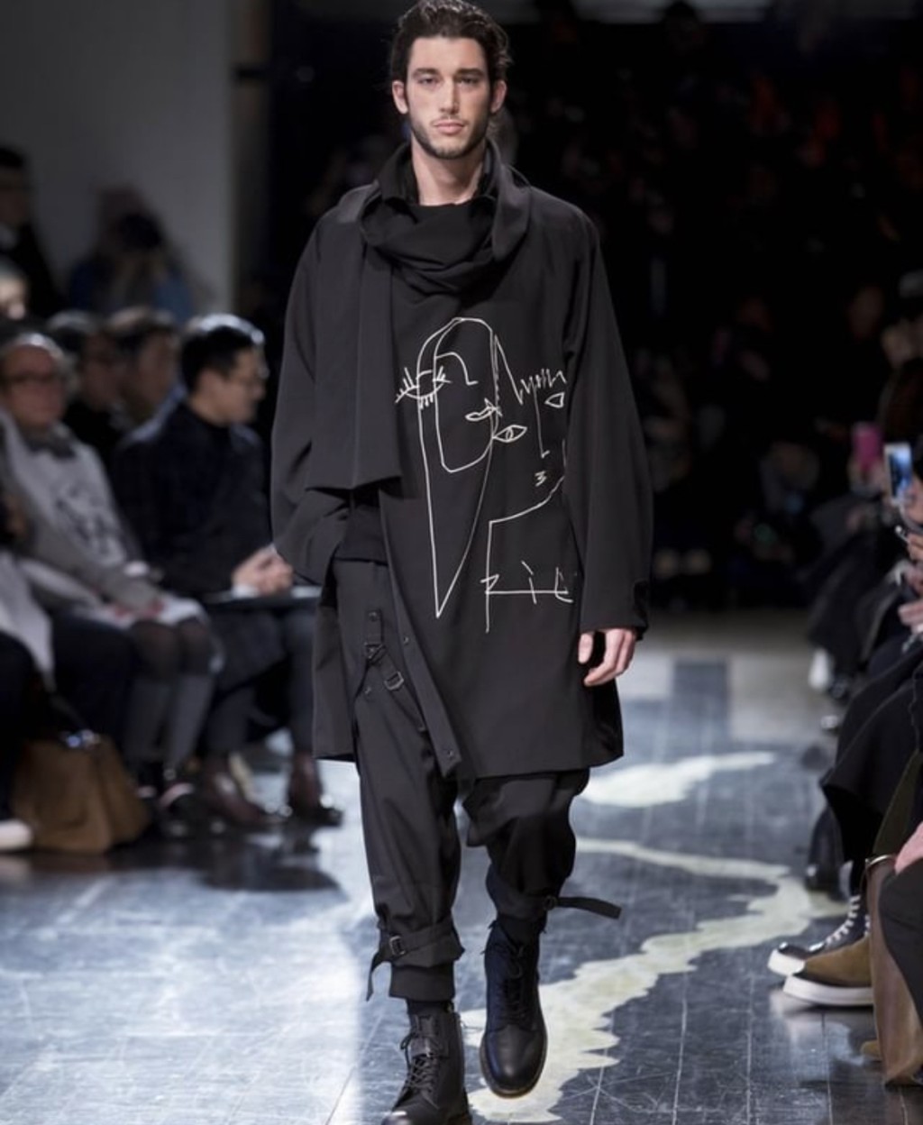 品牌與宮澤理惠的首度合作，始於2016年秋冬男裝系列。