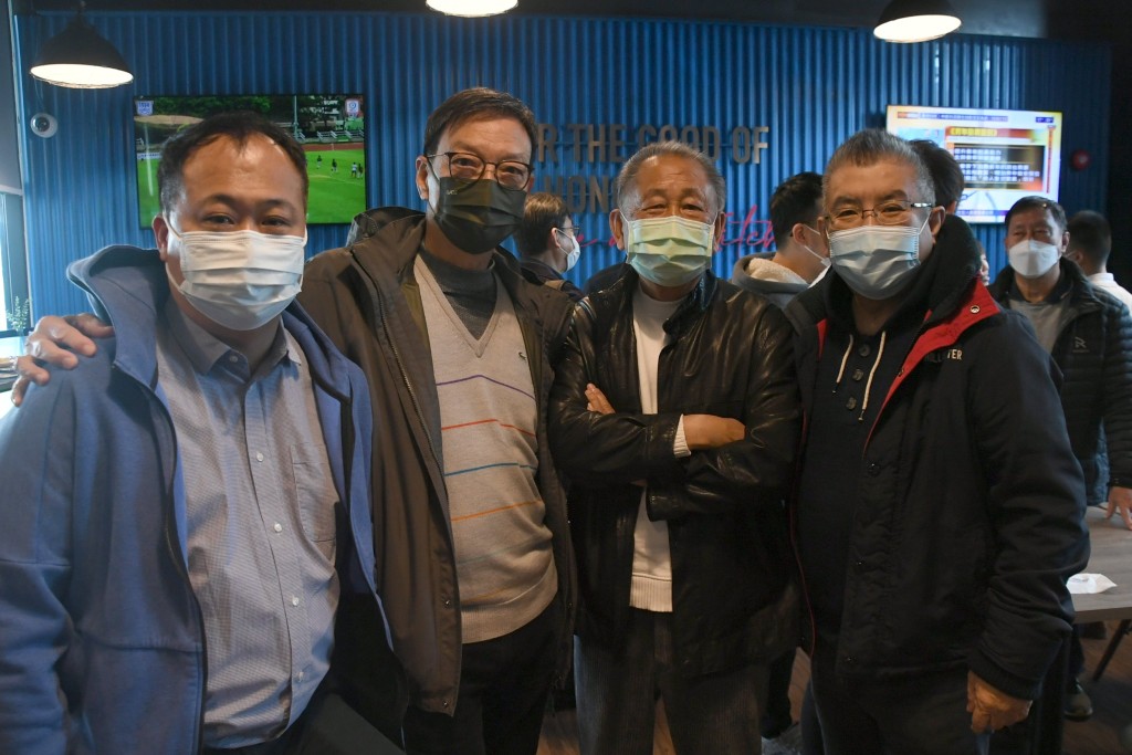 东方总监戴文康(左1)、流浪总监李辉立(右2)及Pro Event主席金伟明(右1)。 本报记者摄