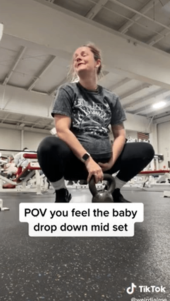 國外一名懷胎9個月的孕婦在健身房鍛鍊時，意外拍到孕肚突然往下掉的畫面，嚇得她以為寶寶快掉出來，立即停止動作，神奇畫面在網路上獲得500多萬人次點閱。 