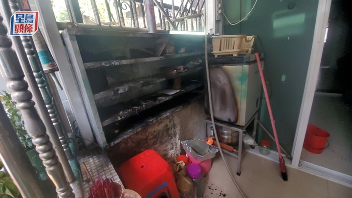 村屋花園火警燒毀雜物。楊偉亨攝