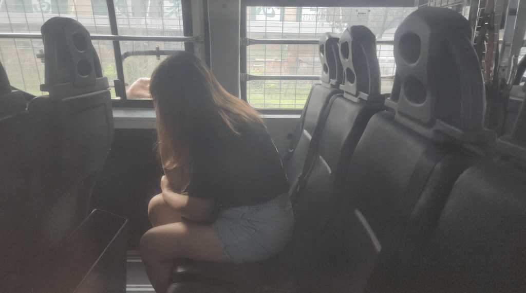 私家車女車主被召到場助查。黎志偉攝 私家車女車主被召到場助查。黎志偉攝