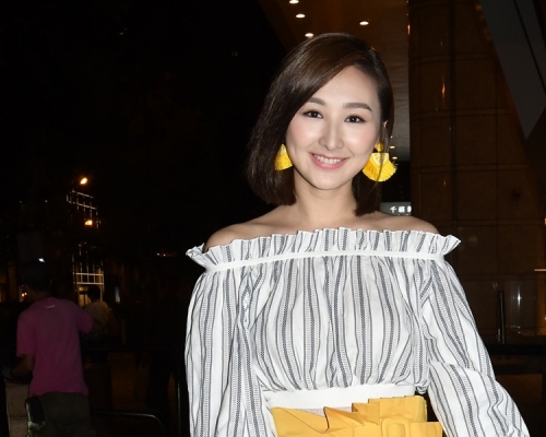 高海宁遭粉丝街头催婚。