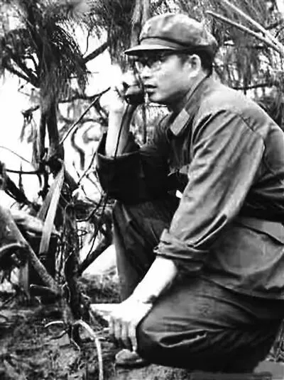 1984年，廖锡龙在前线指挥作战。