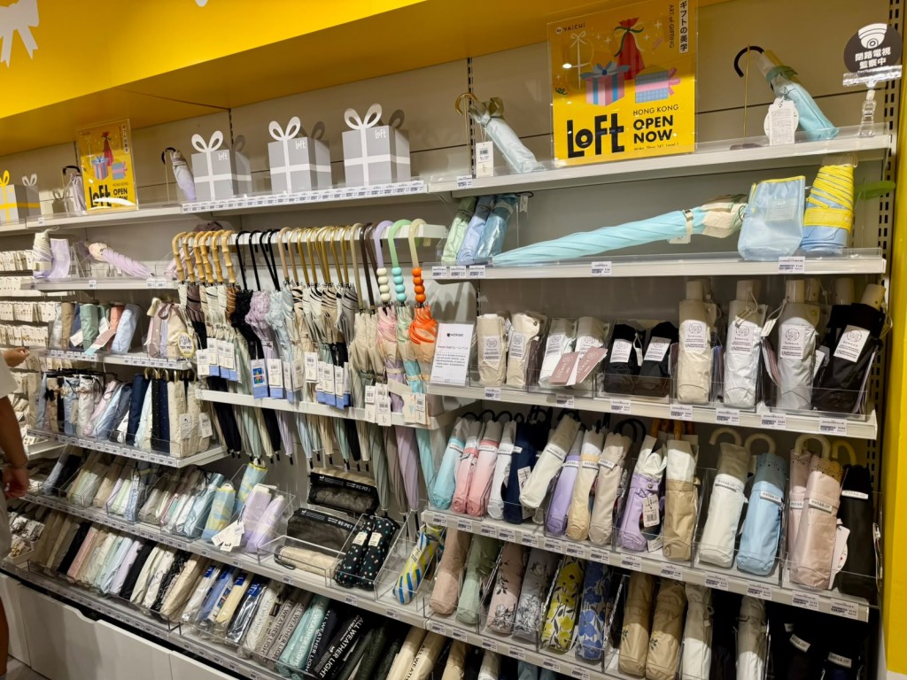 店內搜羅超過3,500款日系產品,當中50%以上為香港限定商品。 店內搜羅超過3,500款日系產品,當中50%以上為香港限定商品。