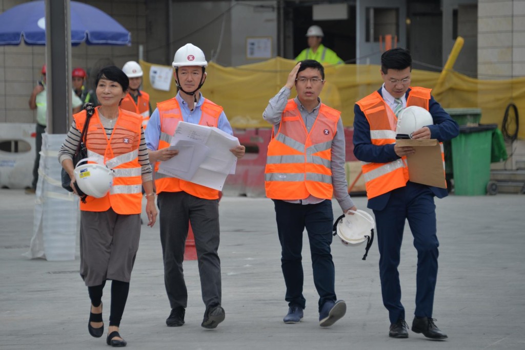 立法會廣深港高鐵一地兩檢條例草案委員會再到視察高鐵西九龍站。