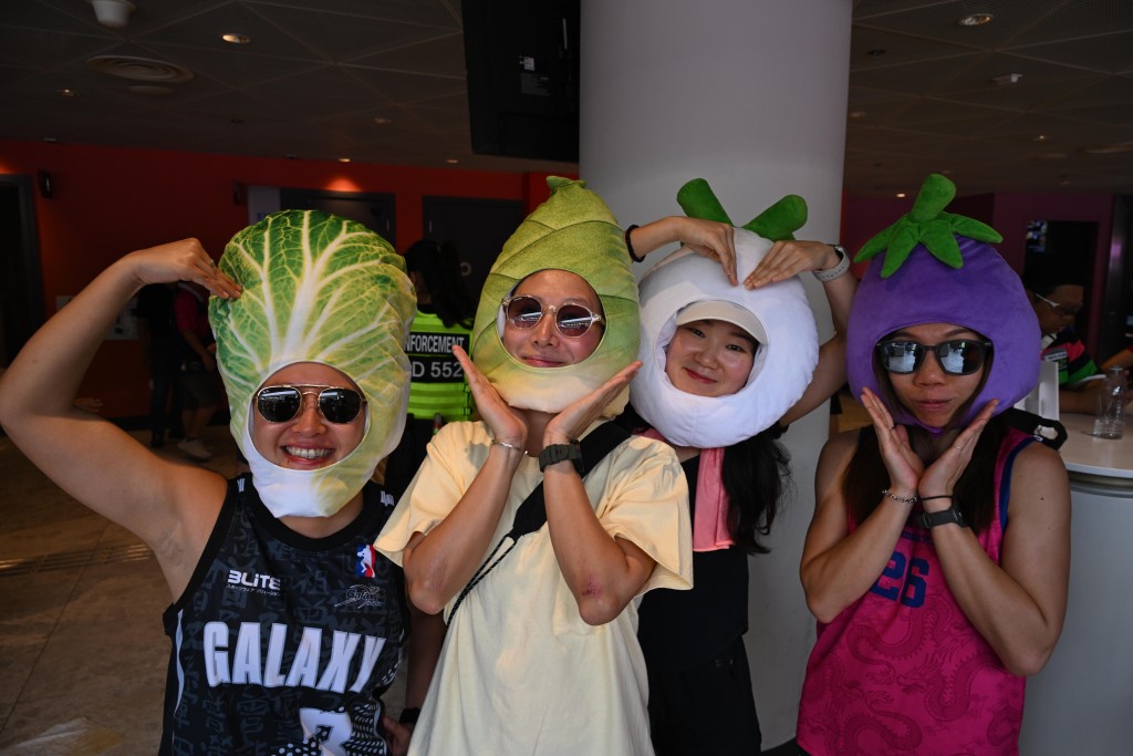 「蔬菜頭套」球迷每年捧場。