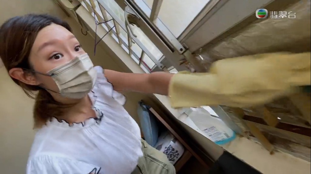 幫手清潔時都有戴上膠手套。