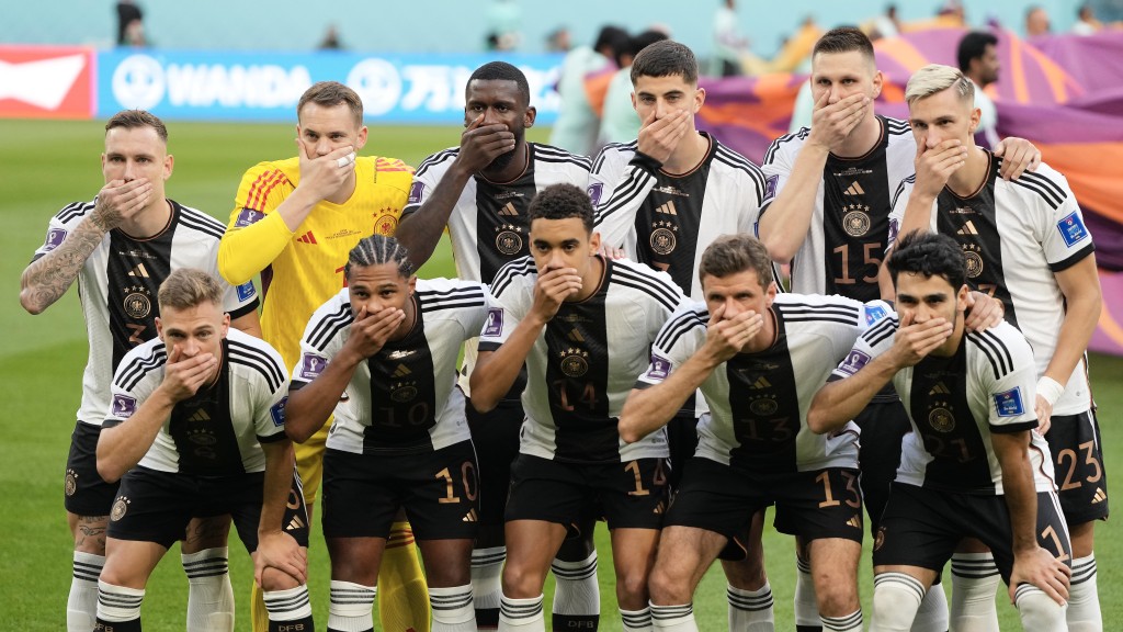 2022卡塔爾世界盃E組賽事，德國隊賽前合影。 美聯社