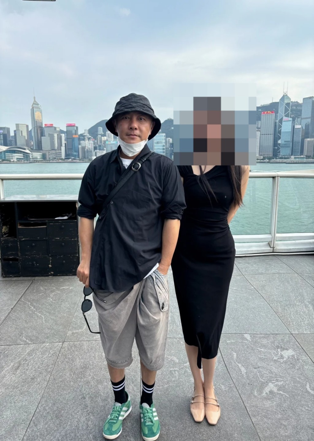 有網民早前在小紅書上貼了張在港偶遇張衞健的合照。