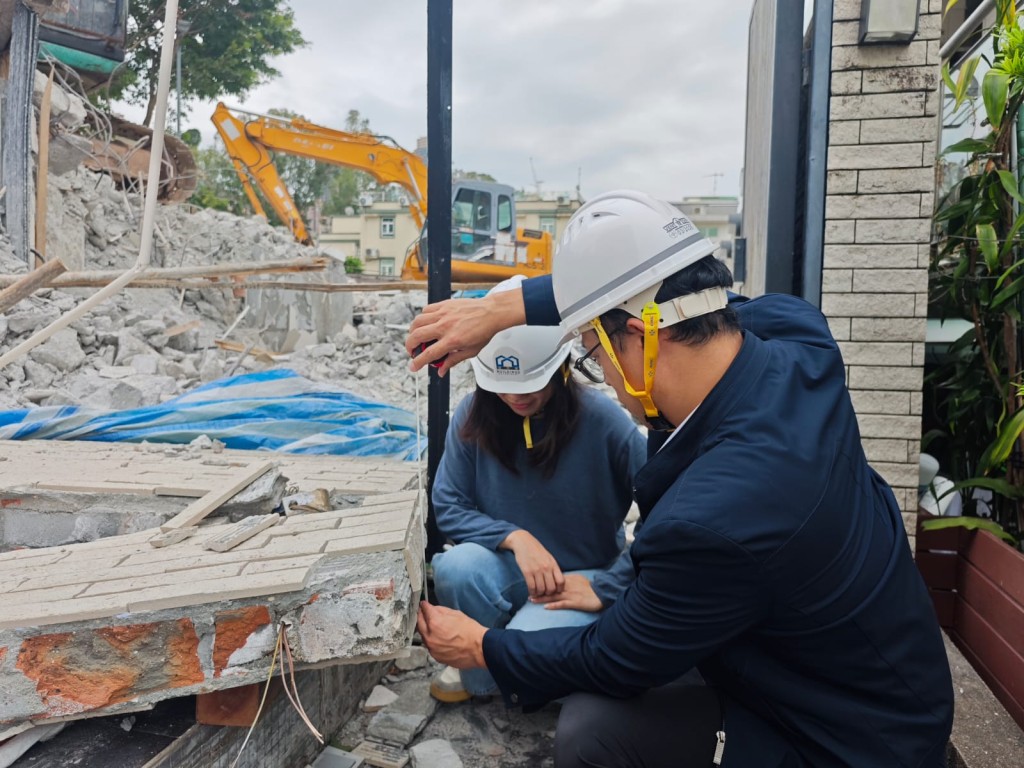 屋宇署在意外發生後已立即派員視察,確認剩餘的圍牆沒有明顯危險。屋宇署FB圖片 屋宇署在意外發生後已立即派員視察,確認剩餘的圍牆沒有明顯危險。屋宇署FB圖片