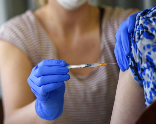 輝瑞指旗下新冠疫苗對12至15歲青少年的保護率達到100%。AP資料圖片