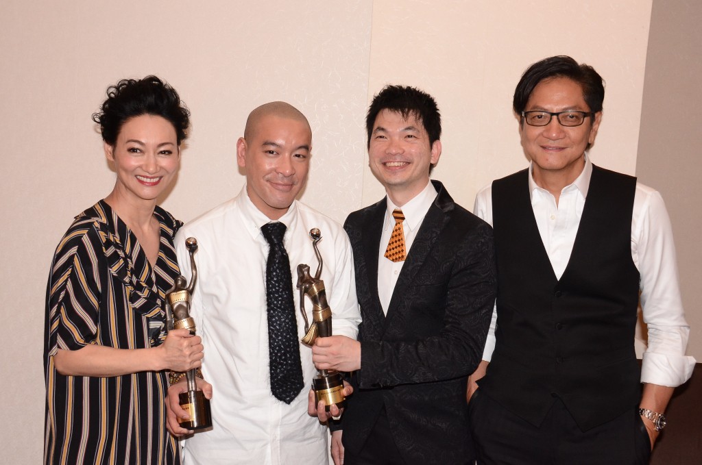 惠英紅（左）、Enoch Chan（右二）憑《殭屍》分別奪得2014年香港電影金像獎「最佳女配角」、「最佳視覺效果」，與Juno、陳友等到灣仔打邊爐慶功。