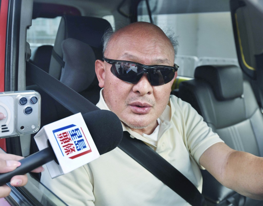 的士司機黃先生表示,現時網約車經營已令的士業界大受影響,收入「比保安員仲少」。 的士司機黃先生表示,現時網約車經營已令的士業界大受影響,收入「比保安員仲少」。