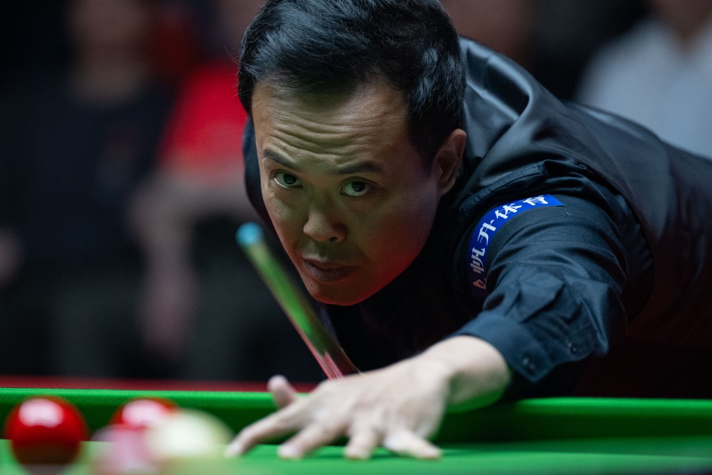 傅家俊（Marco），上仗復出首戰即以6：2先勝港將吳安儀，今仗再次「內戰」以6：3贏香港球手王雨晨，下仗再戰中國球手周躍龍。新華社圖片