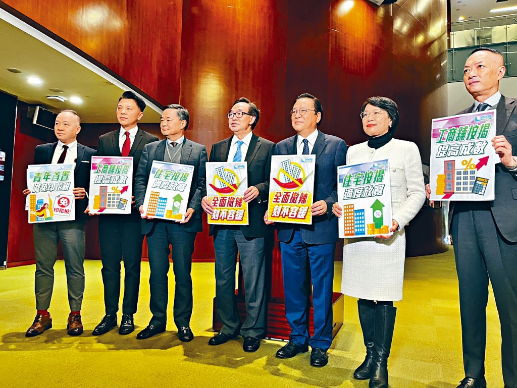 多名議員促請政府全面撤辣。