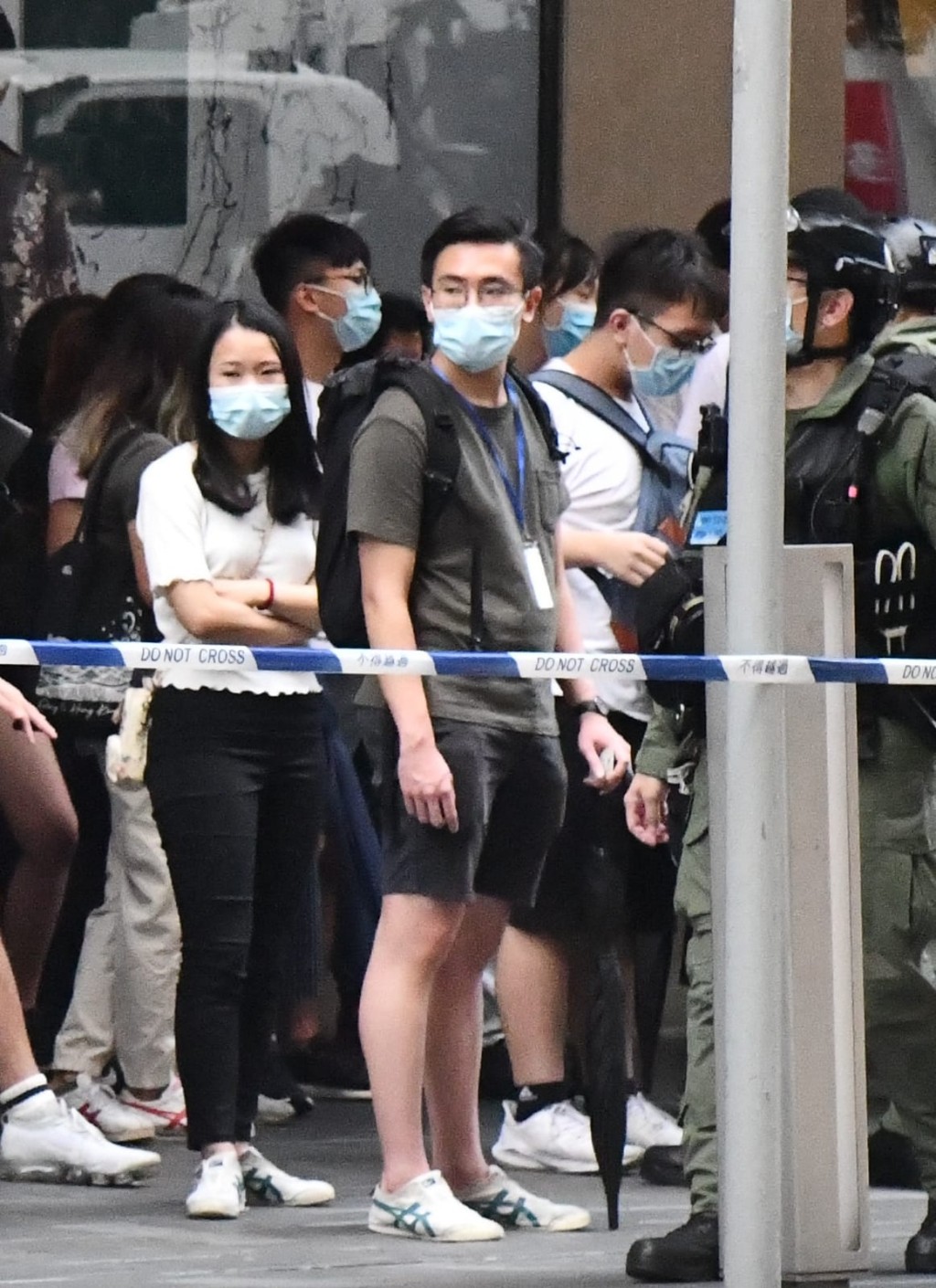 中西區區議員梁晃維在百德新街涉嫌非法集結被捕。