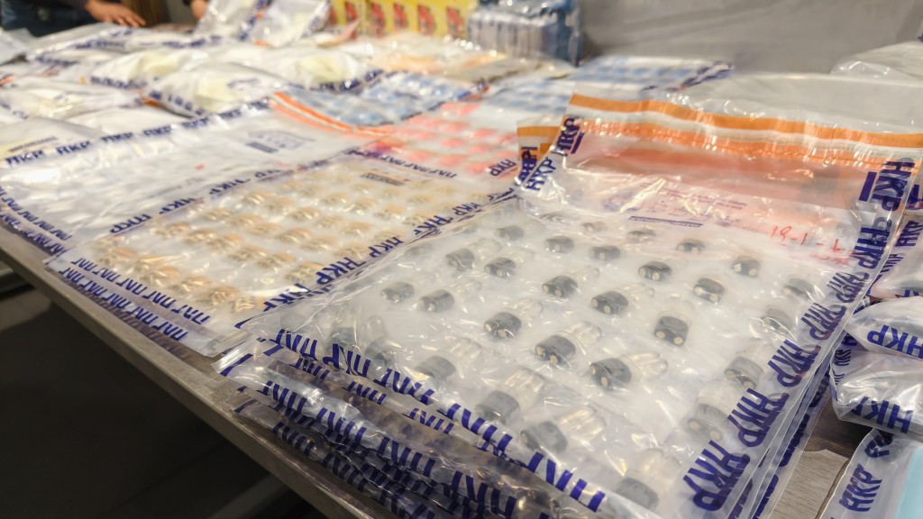 檢獲的毒品約值774萬元。 檢獲的毒品約值774萬元。