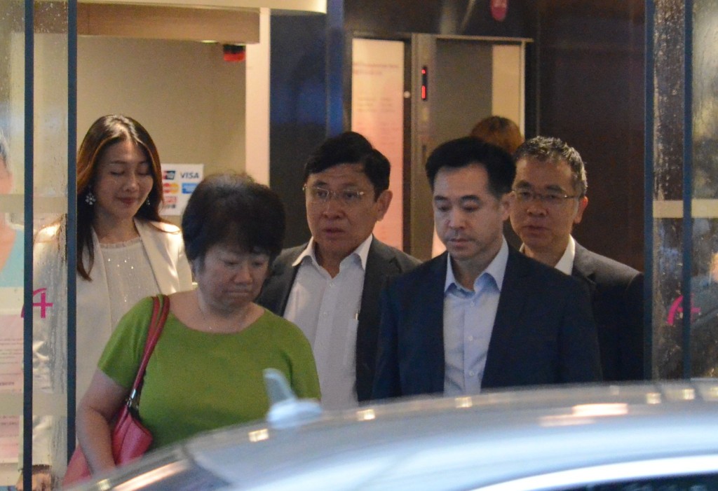 郭炳湘胞弟郭炳联探望兄长后离去。资料图片