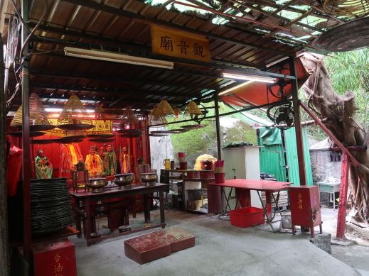 藍田觀音廟各聖像暫供奉於臨時搭建的空間內。　藍田觀音古廟有限公司圖片