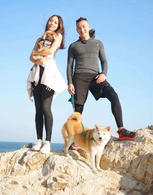 Heidi請來馴犬師Eric幫手調教紅豆妹。