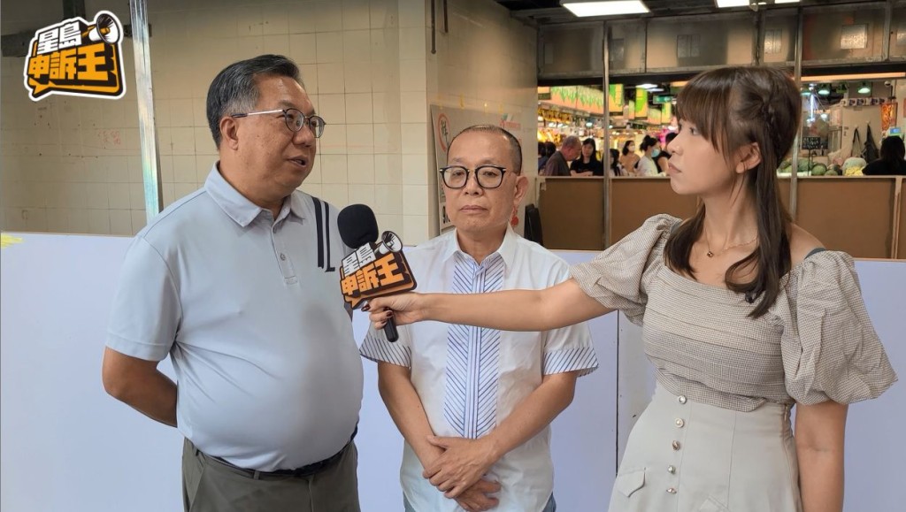 皇后山邨街市承辦商代表李財榮(中)及執行董事林國良(左)，透露街市的攤檔空置率目前約佔兩成。