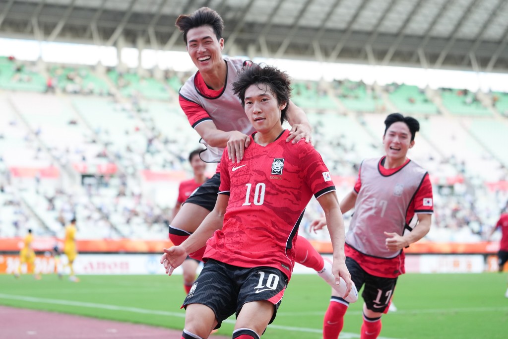 国足U23在亚运领先下1:2不敌南韩U23无缘金牌。新华社