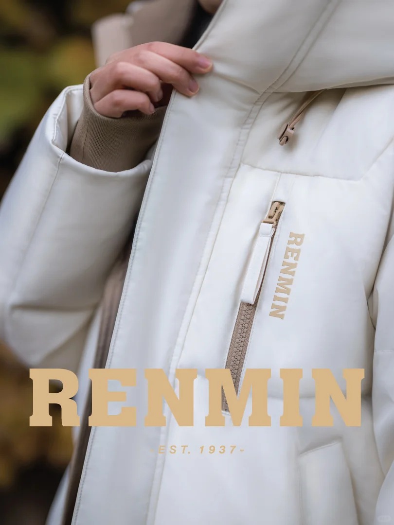 人民大學推出的羽絨服,被內地年輕人搶購。小紅書@人大紅創 人民大學推出的羽絨服,被內地年輕人搶購。小紅書@人大紅創