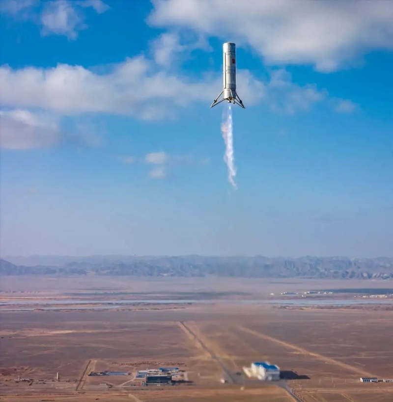朱雀3號可重複使用火箭，首次垂直起降試驗成功。藍箭航天