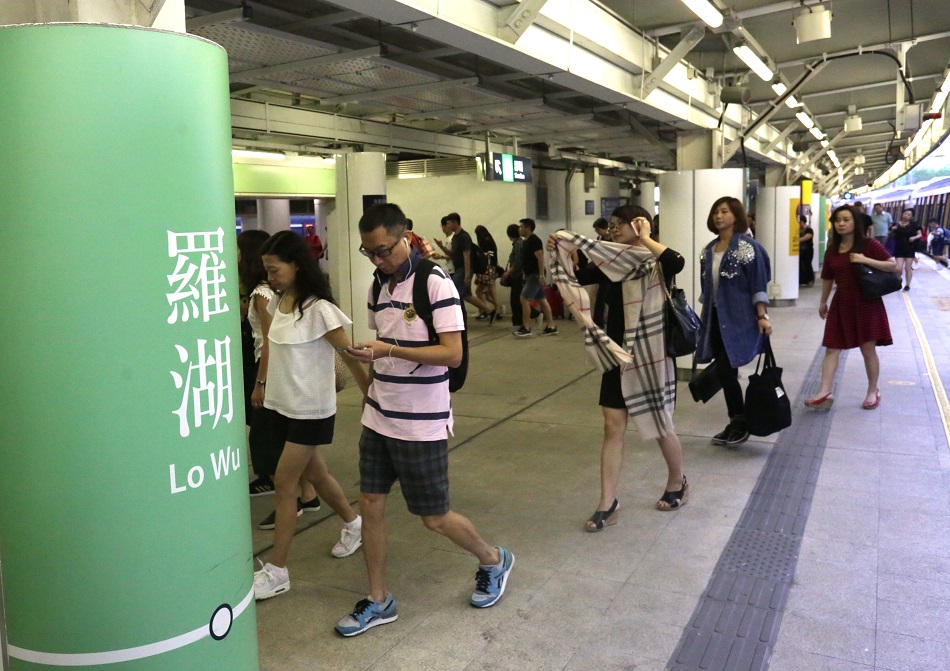 東鐵綫來往羅湖站及落馬洲站會同樣受惠補貼。資料圖片