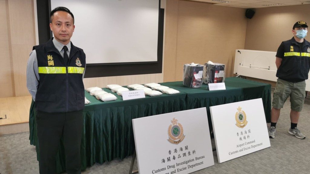 空运邮包报称「蛋白粉」海关检获市值800万氯胺酮 拘2人包括18岁少女 