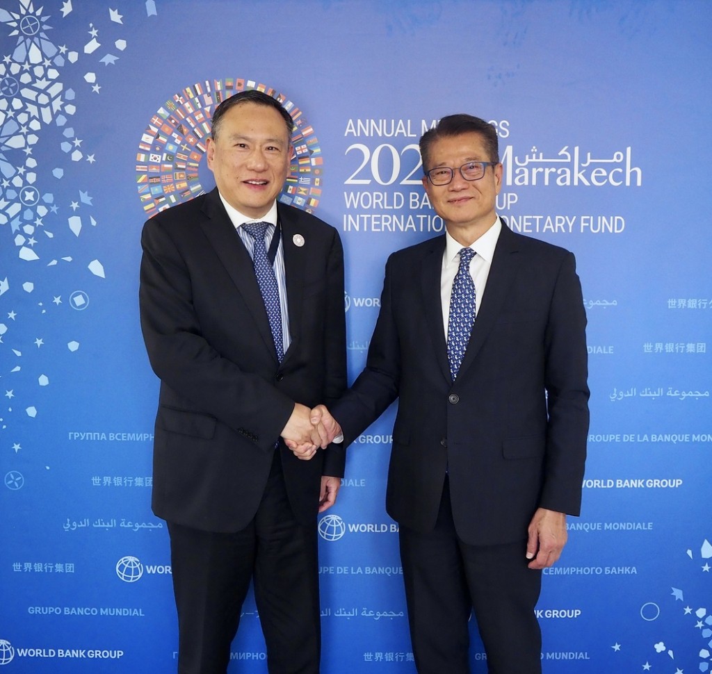 会议期间，陈茂波跟世银集团常务副行长兼首席行政官杨少林会面。（财政司司长网站图片）