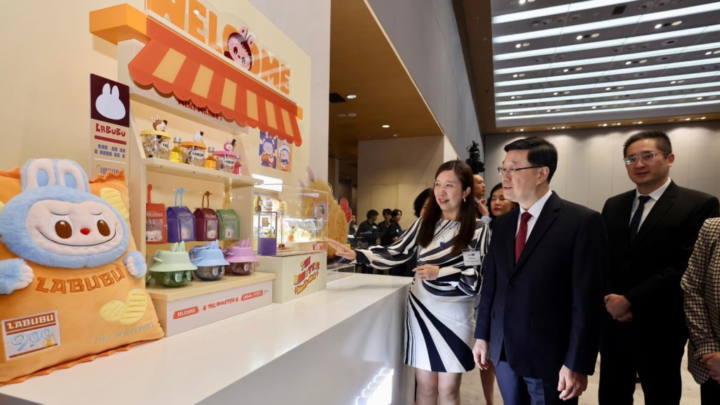 李家超與數間落戶香港的公司交流,了解他們在港發展的願景。李家超fb圖片