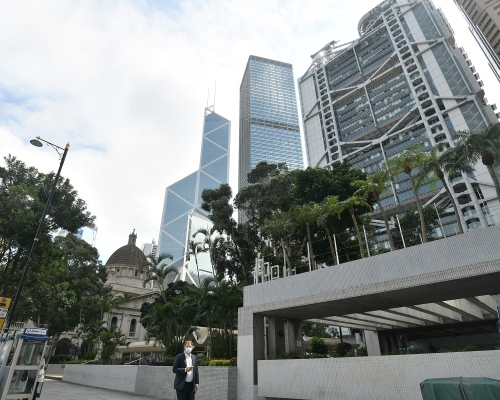 路透社指多間大行擴大對香港客戶的政治審查。資料圖片