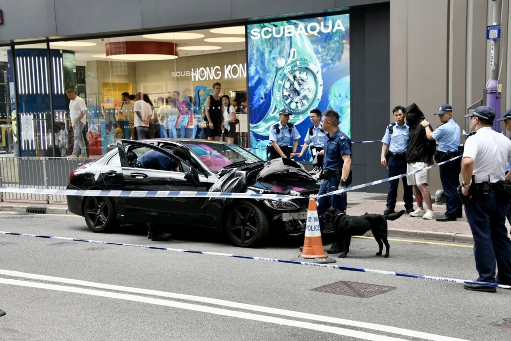 警方封鎖現場調查。楊偉亨攝