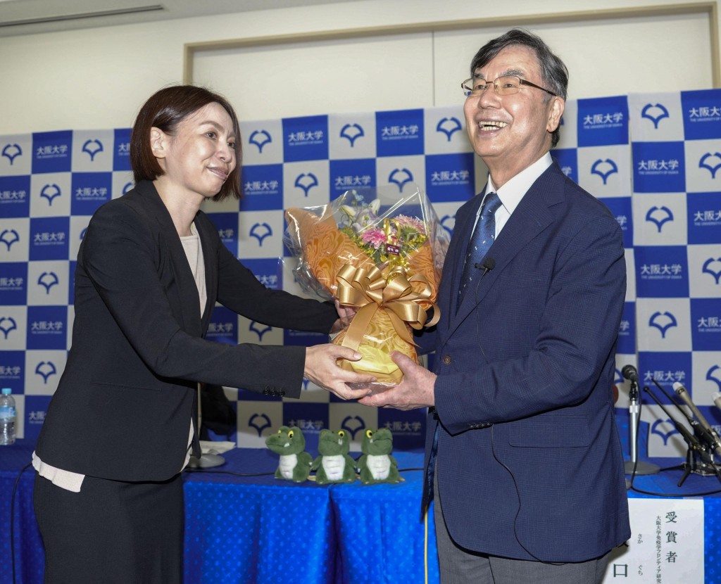 2025年諾貝爾醫學獎今年頒予三名來自美國及日本的科學家，當中包括坂口志文（右）。路透社