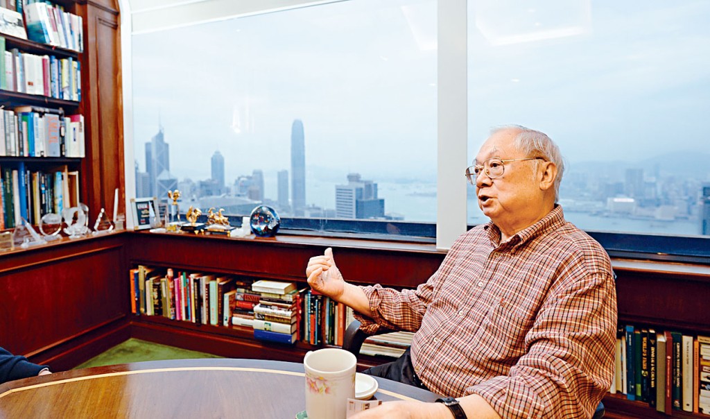 合和实业正式告别上市皇朝。图为创办人「公路大王」胡应湘。