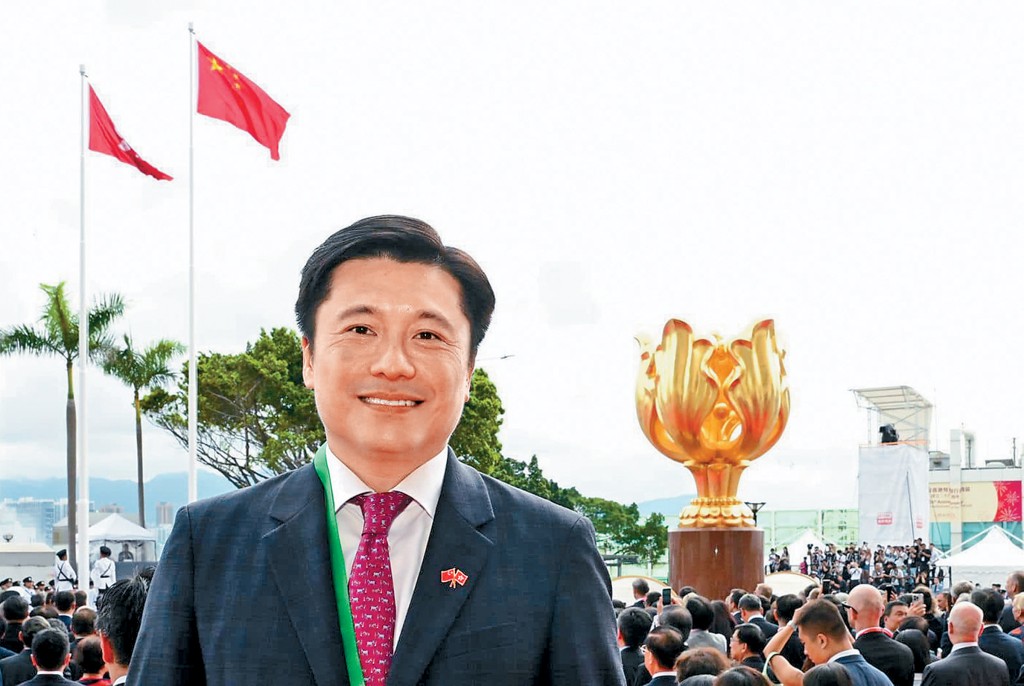 謝振中過去兩年在特首辦擔任傳訊秘書,為行政長官制訂公共關係策略。