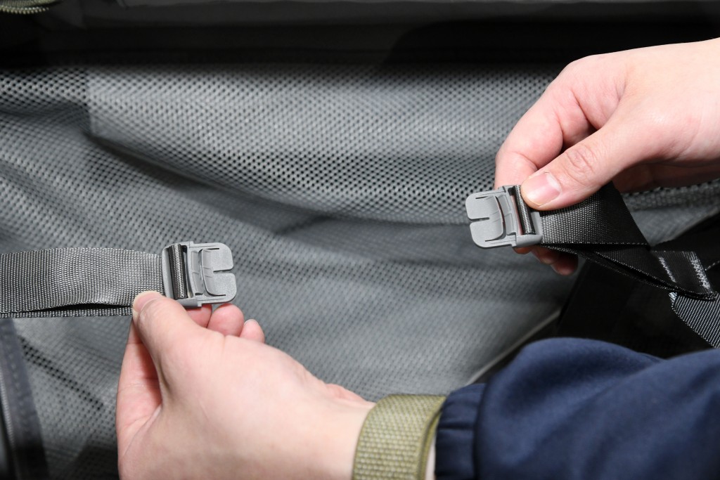 如行李箱内有衣物绑带，在不用的时候应保持松弛的状态，因为长期拉扯橡筋，会令它失去弹力。